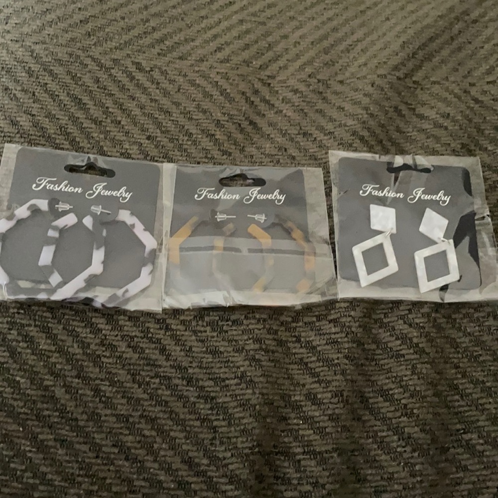 Fashion jewelry earrings NWT